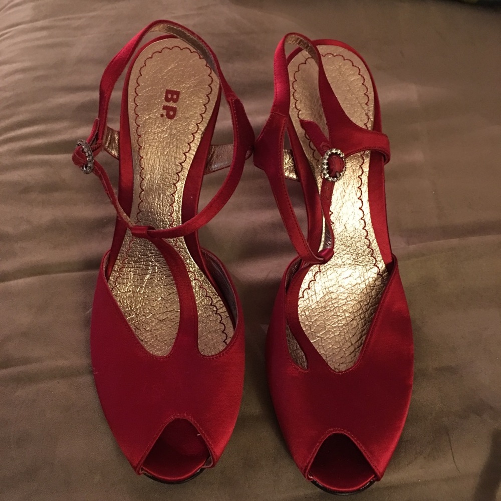 Red Satin peep toe heels Sz 10 👠